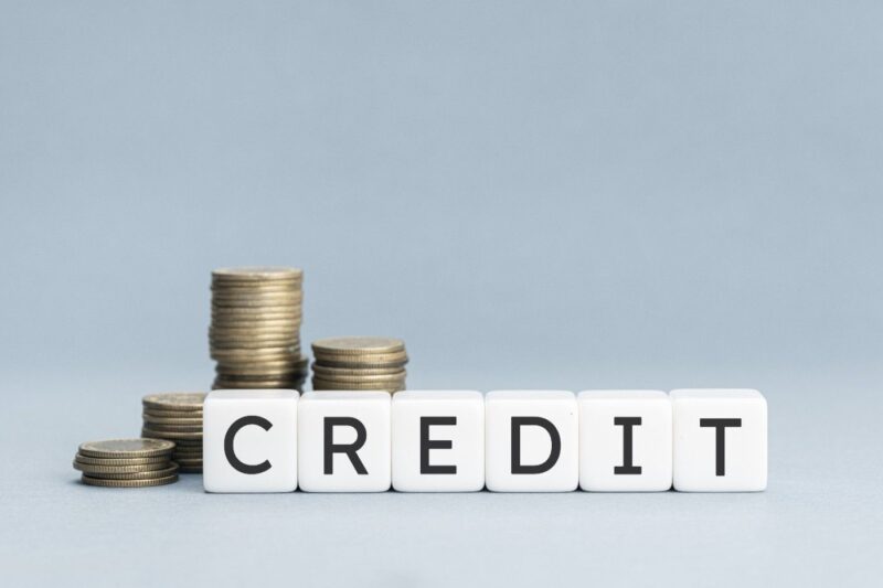 How Can Low Credit Limit Usage Help Avoid Extra Charges?